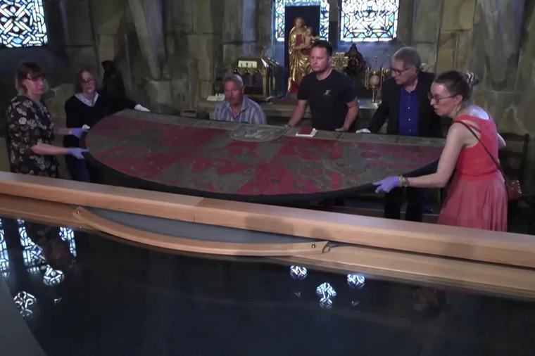 Visite du pape Léon XIV en France : trésor caché pendant des siècles, la chape de Charlemagne exposée au public pendant les Journées européennes du patrimoine