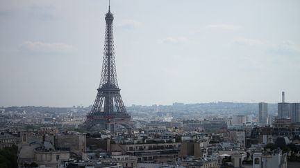 L'éviction du personnel féminin de la tour Eiffel lors de la visite d'un groupe hindou est "totalement choquante et inacceptable", assure le président de la Société d'exploitation du monument, qui rouvre aujourd'hui