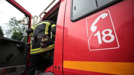 L'incendie en Ardèche n'est toujours pas fixé, 25 à 30 hectares parcourus et une trentaine de personnes évacuées