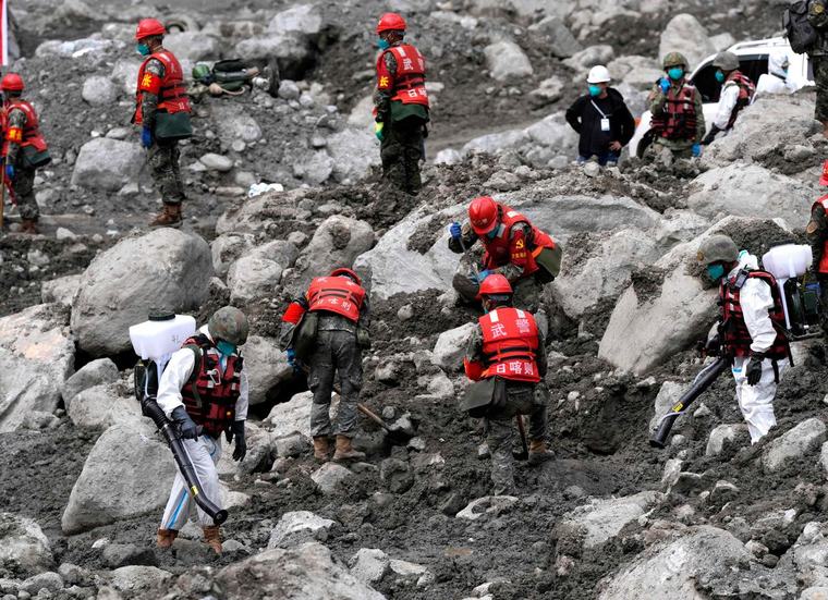 Huit jours après le « tsunami himalayen », le défi de l’aide aux sinistrés