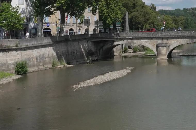 Canicule et sécheresse : les solutions envisagées pour continuer à faire couleur l'eau du robinet dans cette commune traversée par une rivière qui se tarit