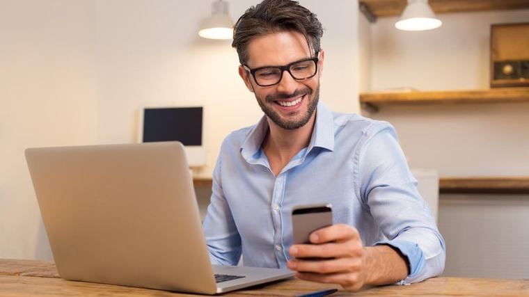 Si bas que le prix parait irréel : ce forfait mobile RED by SFR plaît à des milliers de français