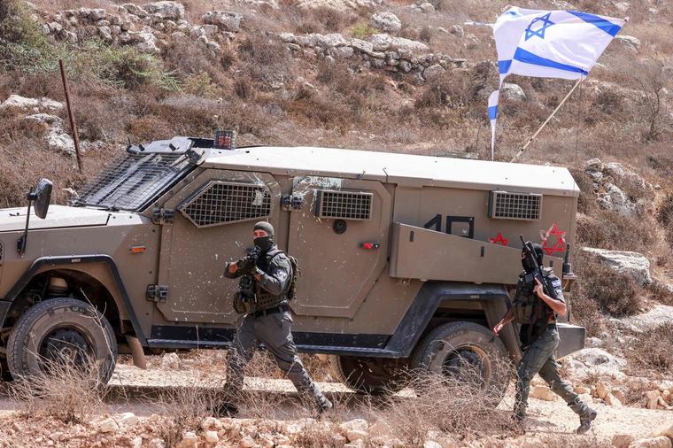 Cisjordanie : des dizaines de colons israéliens attaquent un village palestinien