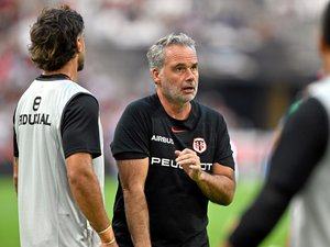 Stade Toulousain : "Qu'on soit un peu mieux que ce qu'on fait depuis cinq ans, c'est-à-dire prendre des roustes à chaque fois qu'on y va", lance Ugo Mola avant le déplacement à La Rochelle
