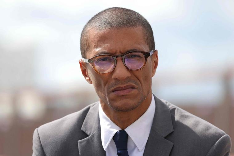 Présidentielle 2027 : Bouamrane ne soutiendra pas Hollande sans « mea culpa » sur la déchéance de nationalité
