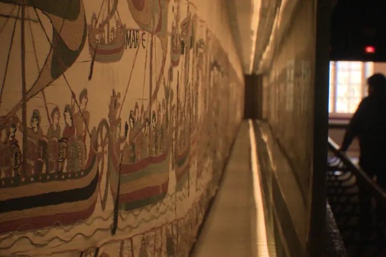 La Tapisserie de Bayeux abîmée pendant son transport vers l'Angleterre : ce que révèle le constat d'experts