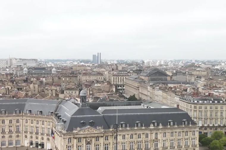 Jardin privatif, grande hauteur sous plafond, matériaux d'exception : comment certains propriétaires tentent de contourner l'encadrement des loyers à Bordeaux