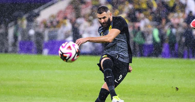 Football. Transferts : prêt à jouer gratis pour l'OL, Karim Benzema bloqué par son contrat en Arabie saoudite