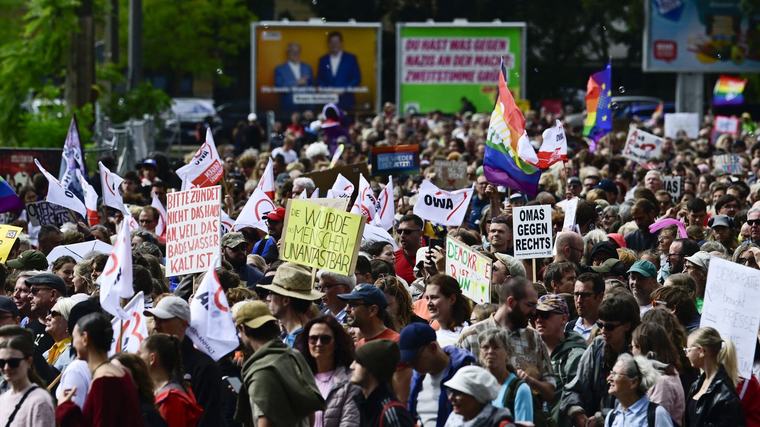 En Allemagne, des milliers de manifestants pour "la démocratie" à la veille d'un scrutin régional où l'extrême droite est favorite