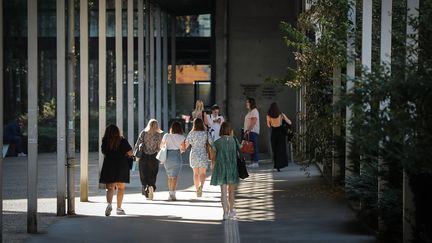 Un dispositif d'absences autojustifiées pour les étudiantes qui souffrent de règles douloureuses mis en place à l'université de Lille
