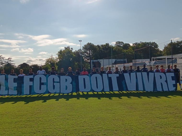 Girondins de Bordeaux : « Le FCGB doit vivre », une banderole de soutien au club déployée pendant un match du Bayern Munich