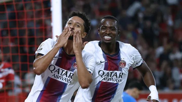 En quête d'une première victoire, le PSG retrouve son public et une pelouse flambant neuve importée d'Irlande