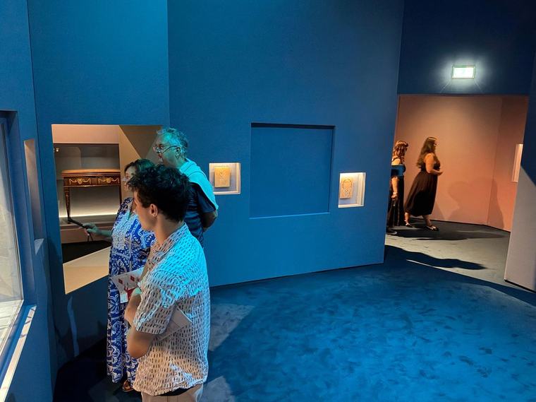 Estimé à plusieurs millions d’euros, un exceptionnel collier Van Cleef & Arpels dérobé dans une vitrine d’un musée