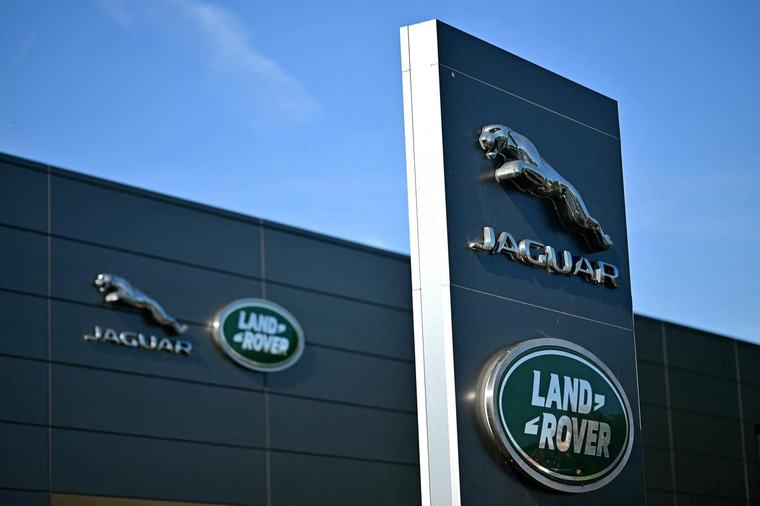 Automobile : Jaguar Land Rover annonce un plan de départs volontaires un an après une cyberattaque