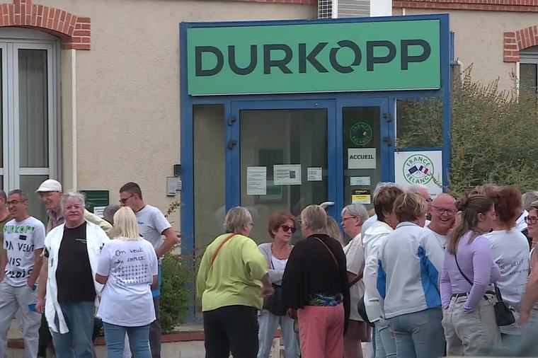 "Ils s'en fichent de nous" : une cinquantaine d'emplois menacés chez Durkopp à Vierzon, les salariés en colère