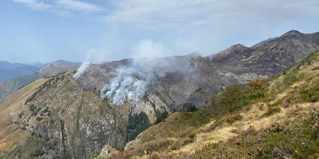 Incendie en vallée d’Aspe, dans les Pyrénées-Atlantiques : 125 hectares brûlés, « la météo n’est toujours pas favorable et des points chauds persistent »