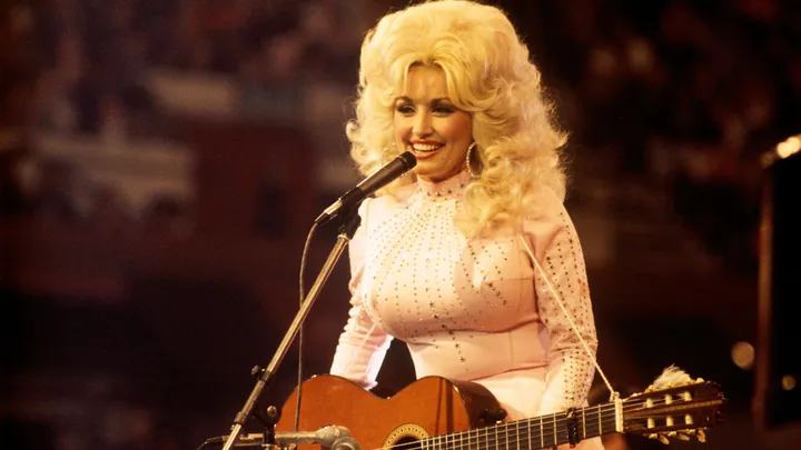 Dolly Parton, la voix protéiforme de l'Amérique