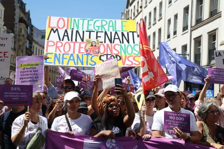 Violences faites aux femmes et aux enfants : nouvelle mobilisation pour une loi intégrale pour "maintenir la pression"