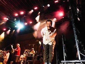 EN IMAGES. Il est où le bonheur ? "S’il n’est pas là ce soir, il n’est pas loin" : un très généreux Christophe Maé à l’ambiance caribéenne, sur la scène de ce festival près de Perpignan