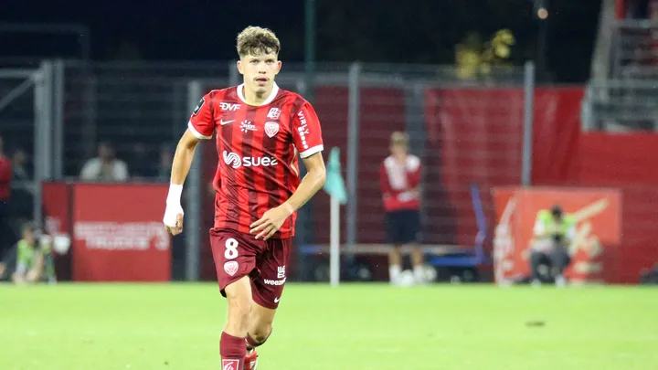 VIDEO - "Enfant, je n'ai jamais rêvé d'être footballeur", assure le milieu de terrain du DFCO Paul Bellon