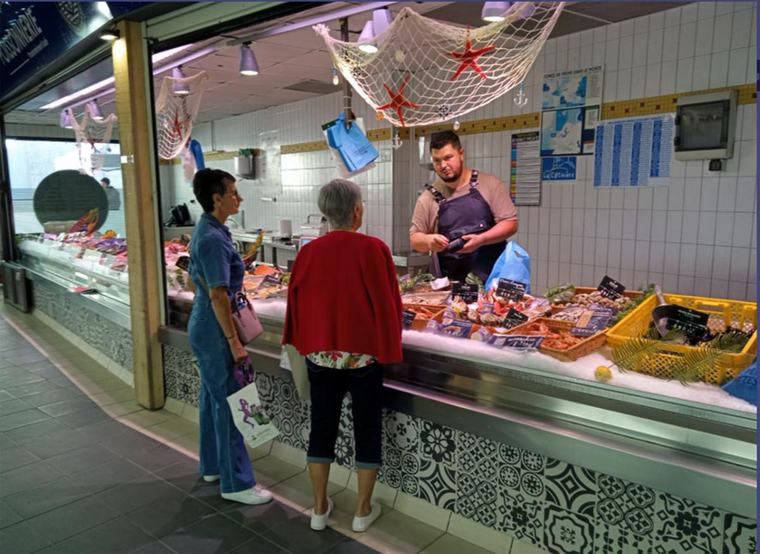 Châteauneuf-sur-Charente : un nouveau poissonnier s’installe sous les halles