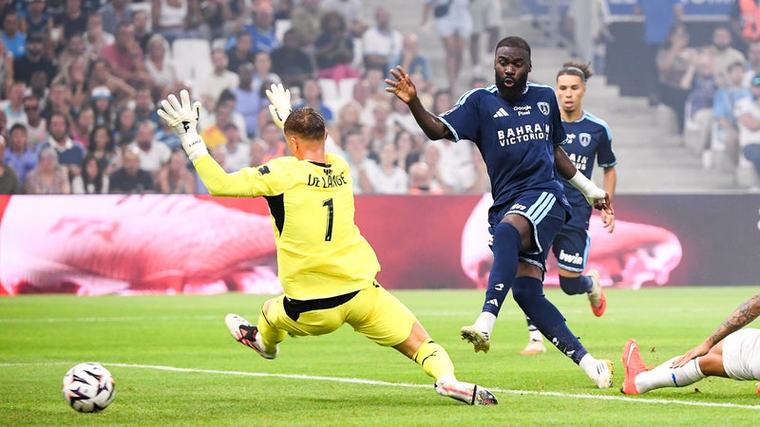 OM-Paris FC: un triplé de Sinayoko régale le PFC et plonge Marseille dans le doute
