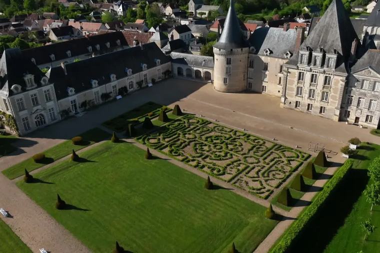 Les mystérieux squelettes emmurés du château d'Azay-le-Ferron intriguent encore aujourd'hui