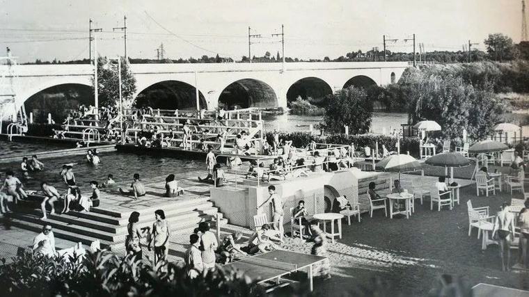 Avant le boulodrome, une piscine sur les bords du Cher à Tours
