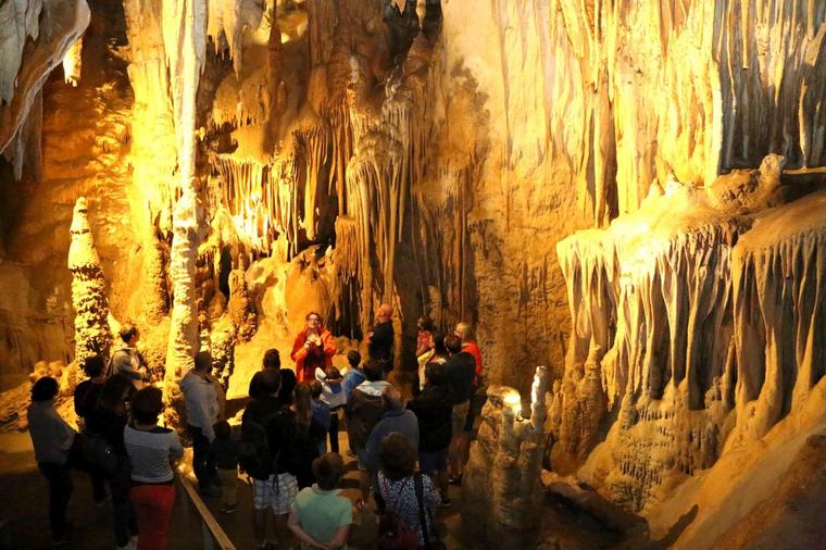 Pays basque - Au cœur des grottes d’Isturitz et d’Oxocelhaya en images