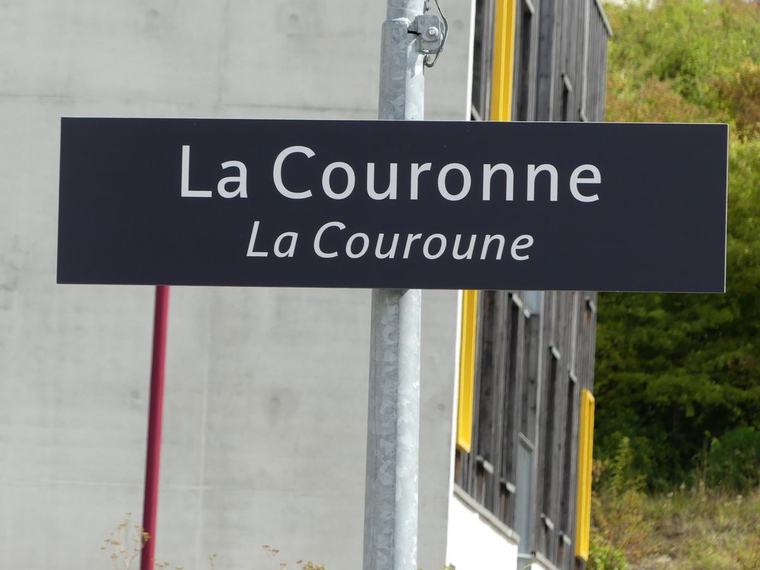 « J’étais contre ce sous-titre » : pourquoi est-il écrit « La Couroune » à la gare de La Couronne ?