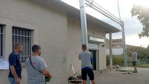 Talencieux. Une terrasse couverte en cours d’installation au Pous’café