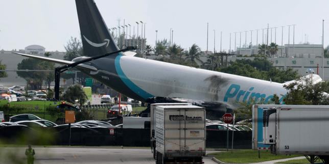 A Miami, un avion-cargo d’Amazon sort de piste, faisant cinq morts et cinq blessés
