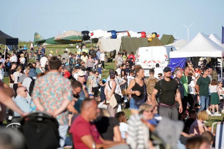 "Nous ne sommes pas des inconscients" : offrir la magie des spectacles aériens au plus grand nombre, mais à quel prix ?