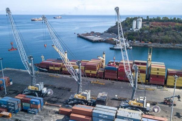 Le Département-Région annonce que l'activité a repris au port de Longoni