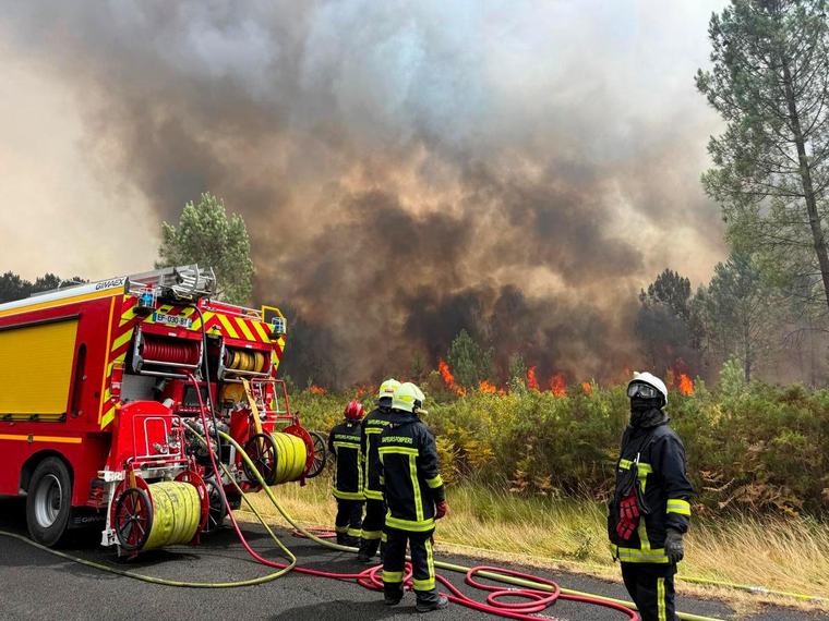 Incendies en France : les sapeurs-pompiers déposent un préavis de grève du 8 septembre au 20 octobre pour réclamer davantage de moyens
