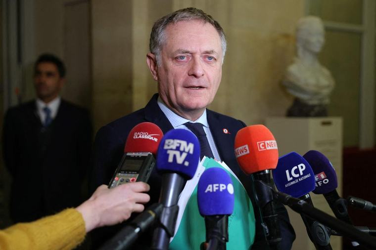 Budget 2027 : Philippe Juvin enjoint Sébastien Lecornu à se sentir « libre » face au risque de censure