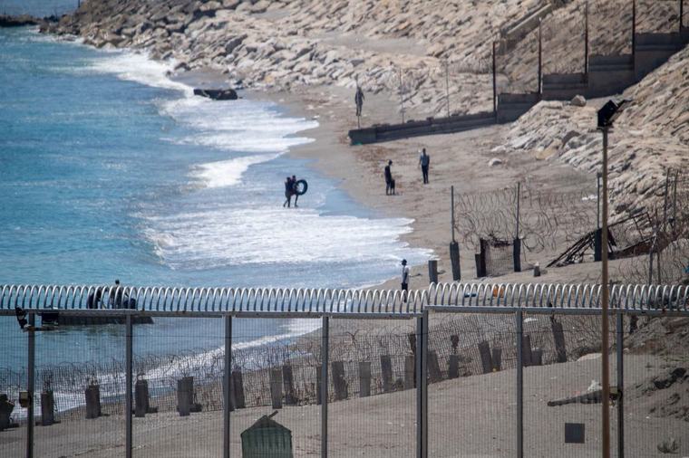 Migrants : cinq pays européens vont signer un accord avec un pays tiers pour créer un « hub de retour »
